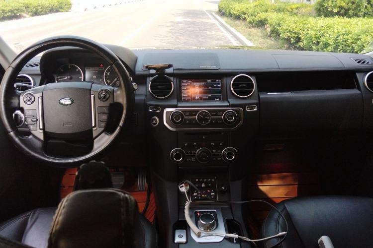 Used Land Rover Discovery 2012 3.0 SDV6 HSE Diesel Version Center Console
