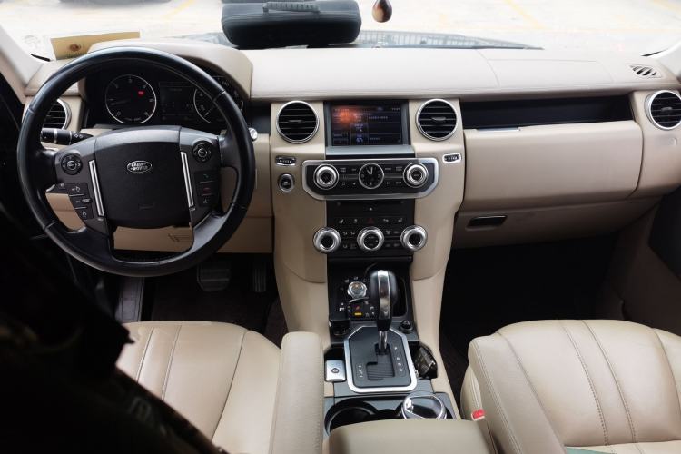 Used Land Rover Discovery 2012 3.0 SDV6 HSE Diesel Version Center Console