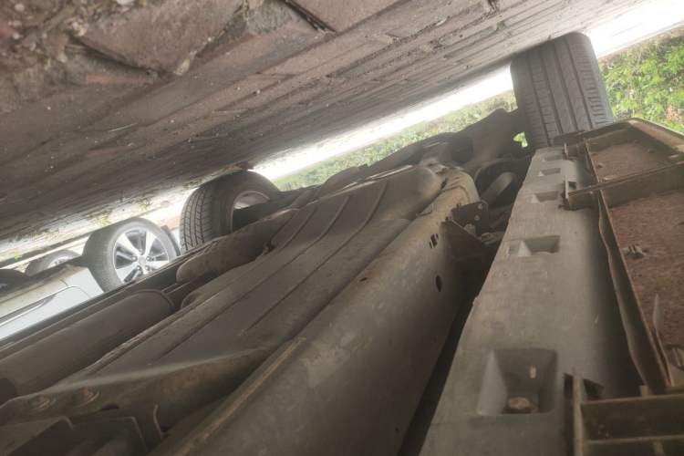 Used Land Rover Discovery 2012 5.0 V8 HSE Chassis Front Right