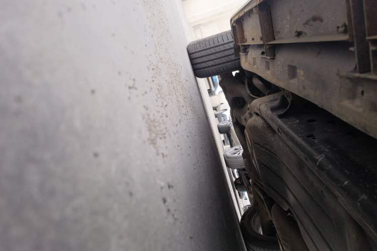 Used Land Rover Discovery 2012 3.0 SDV6 HSE Diesel Version Chassis Front Right