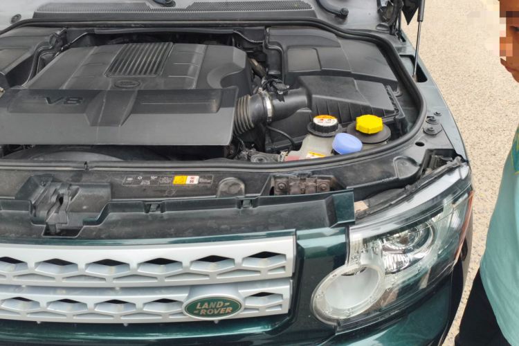 Used Land Rover Discovery 2012 5.0 V8 HSE Engine Bay Left