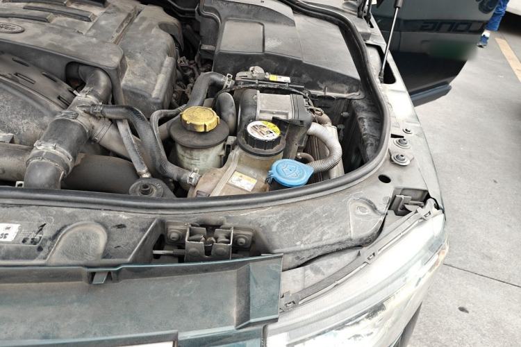 Used Land Rover Discovery 2012 3.0 SDV6 HSE Diesel Version Engine Bay Left