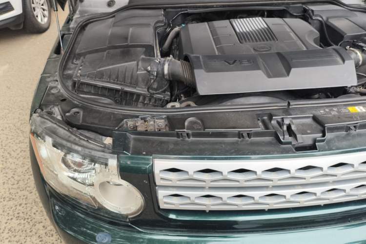 Used Land Rover Discovery 2012 5.0 V8 HSE Engine Bay Right