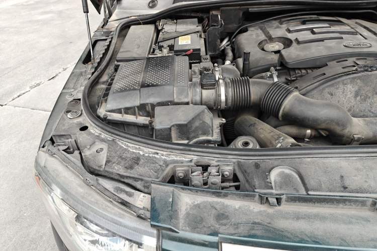 Used Land Rover Discovery 2012 3.0 SDV6 HSE Diesel Version Engine Bay Right