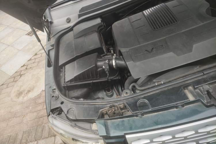 Used Land Rover Discovery 2012 5.0 V8 HSE Engine Bay Right