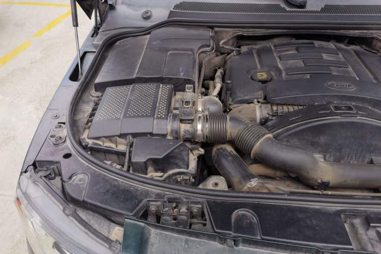 Used Land Rover Discovery 2012 3.0 SDV6 HSE Diesel Version Engine Bay Right