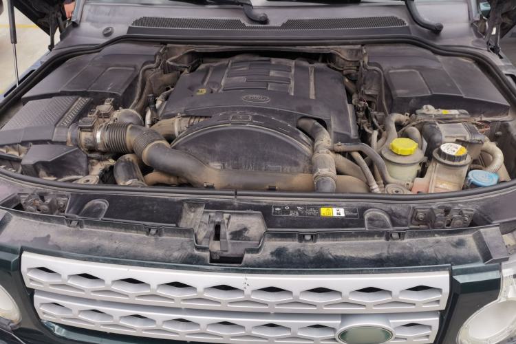 Used Land Rover Discovery 2012 3.0 SDV6 HSE Diesel Version Engine Bay