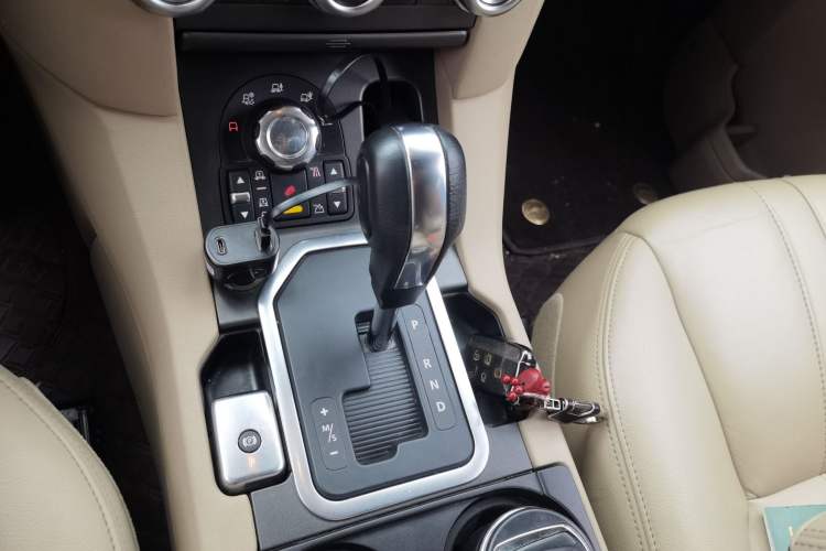 Used Land Rover Discovery 2012 3.0 SDV6 HSE Diesel Version Gear Lever