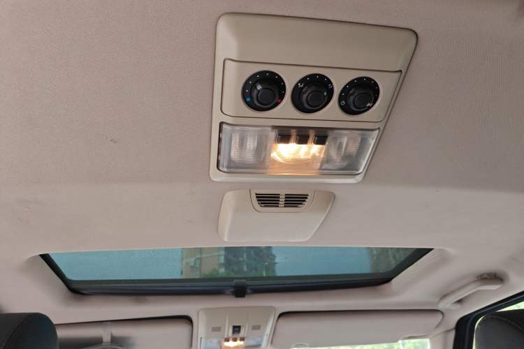 Used Land Rover Discovery 2012 3.0 SDV6 HSE Diesel Version Headliner