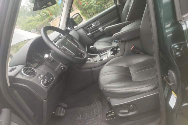 Used Land Rover Discovery 2012 5.0 V8 HSE Left Front Seat