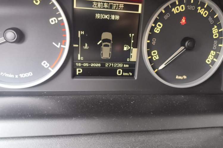 Used Land Rover Discovery 2012 5.0 V8 HSE Odometer Close Up