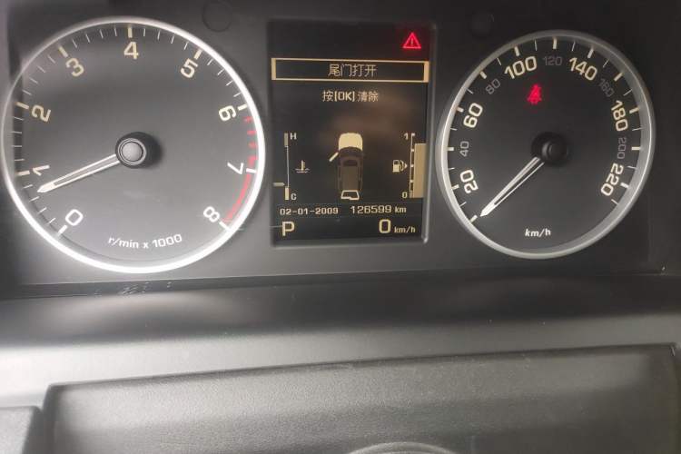 Used Land Rover Discovery 2012 5.0 V8 HSE Odometer Close Up