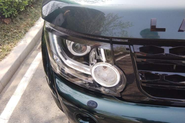 Used Land Rover Discovery 2012 3.0 SDV6 HSE Diesel Version Right Front Headlight