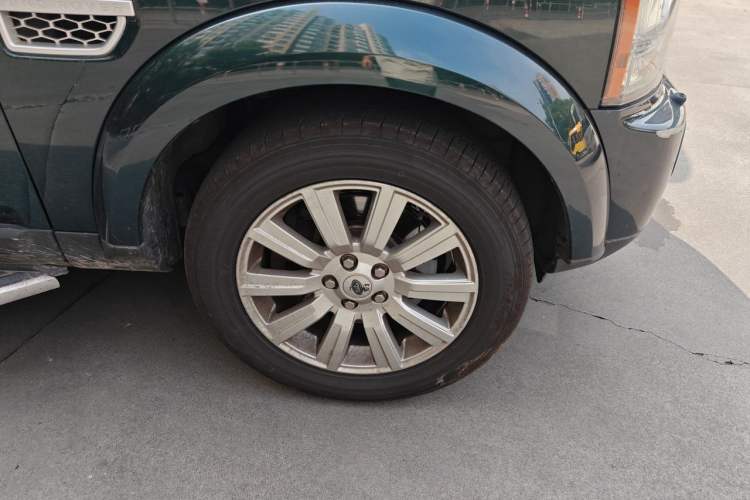 Used Land Rover Discovery 2012 3.0 SDV6 HSE Diesel Version Right Front Wheel Hub