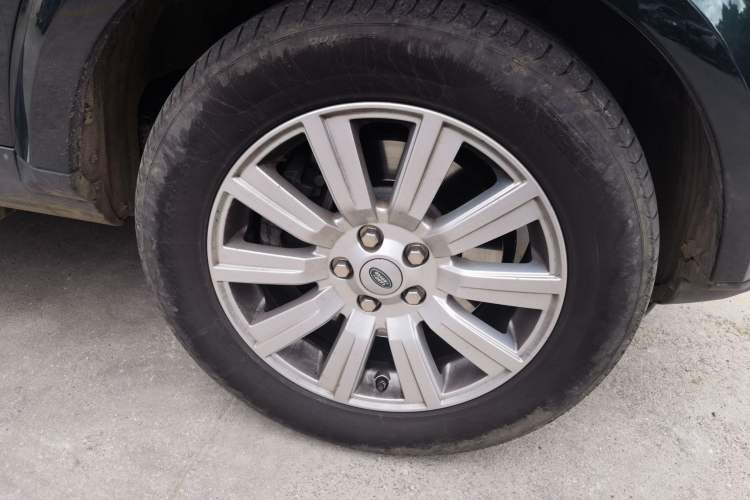 Used Land Rover Discovery 2012 3.0 SDV6 HSE Diesel Version Right Front Wheel Hub