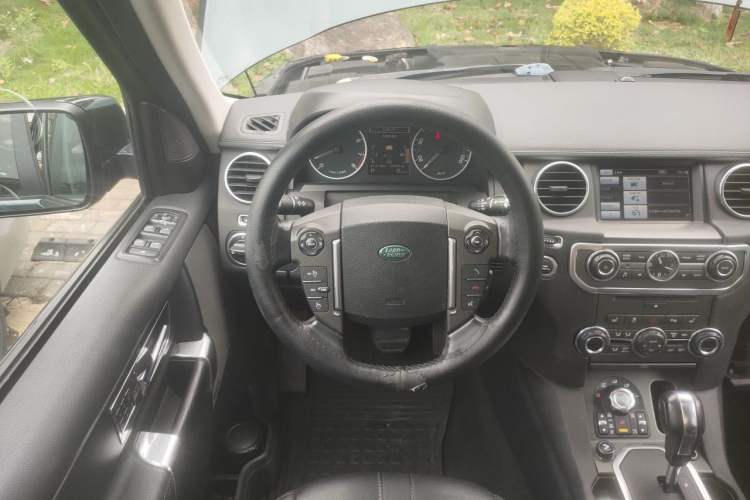 Used Land Rover Discovery 2012 5.0 V8 HSE Steering Wheel
