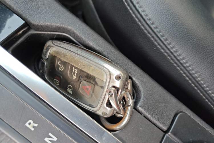 Used Land Rover Discovery 2012 3.0 SDV6 HSE Diesel Version Vehicle Key
