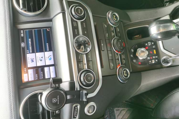 Used Land Rover Discovery 2012 3.0 SDV6 HSE Diesel Version Audio And AC Panel