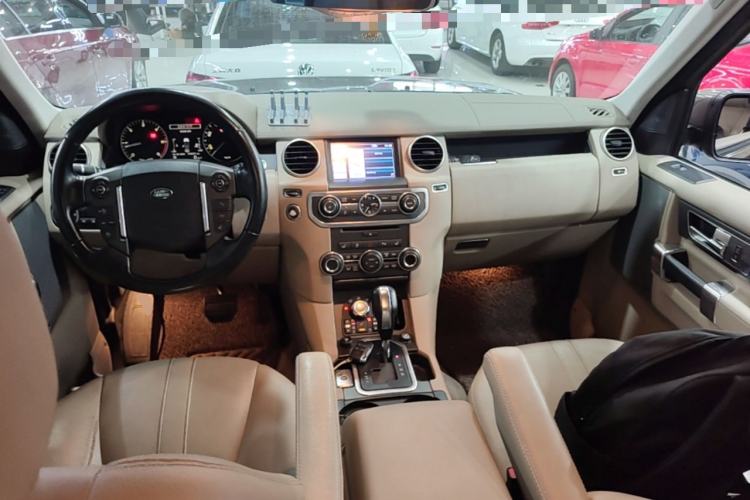 Used Land Rover Discovery 2012 3.0 SDV6 HSE Diesel Version Center Console