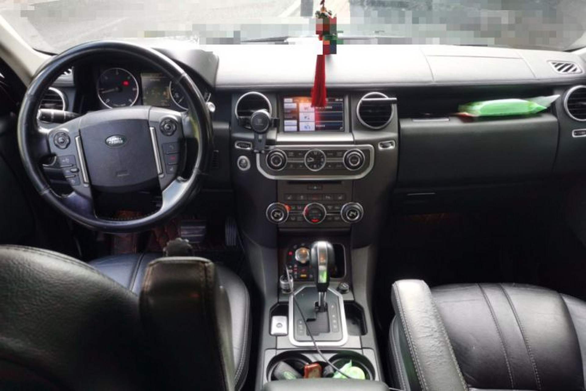 Used Land Rover Discovery 2012 3.0 SDV6 HSE Diesel Version Center Console