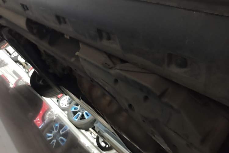 Used Land Rover Discovery 2012 3.0 SDV6 HSE Diesel Version Chassis Rear Left