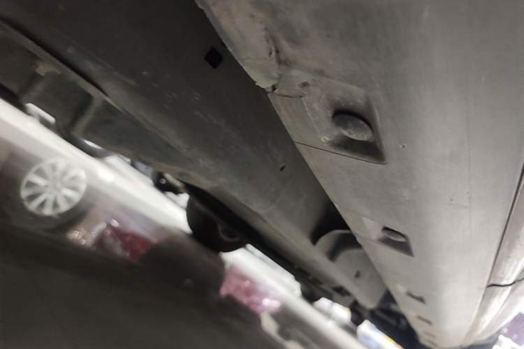 Used Land Rover Discovery 2012 3.0 SDV6 HSE Diesel Version Chassis Rear Right