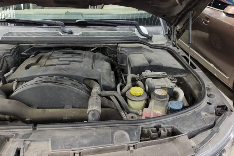 Used Land Rover Discovery 2012 3.0 SDV6 HSE Diesel Version Engine Bay Left