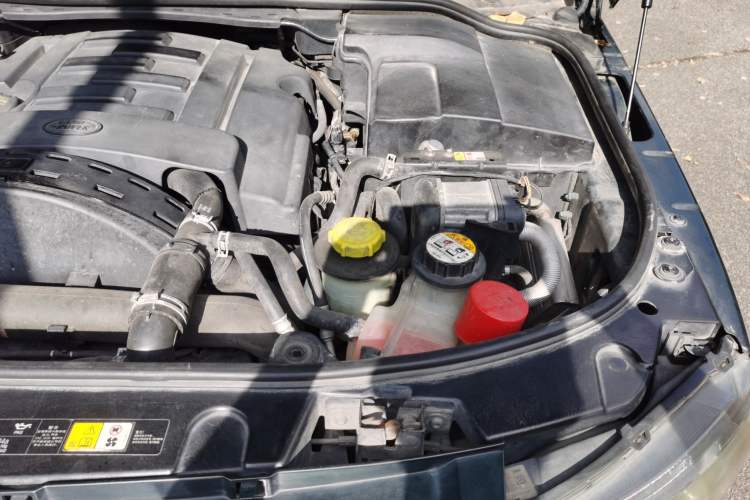 Used Land Rover Discovery 2012 3.0 SDV6 HSE Diesel Version Engine Bay Left