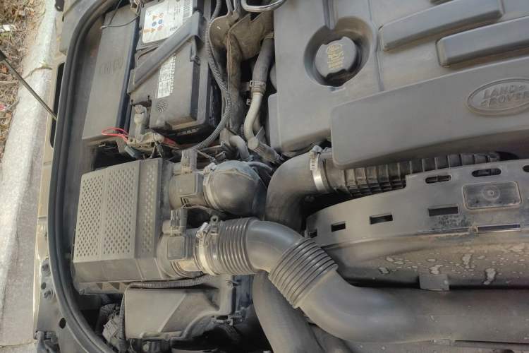 Used Land Rover Discovery 2012 3.0 SDV6 HSE Diesel Version Engine Bay Right