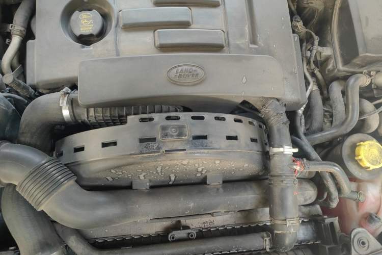 Used Land Rover Discovery 2012 3.0 SDV6 HSE Diesel Version Engine Bay