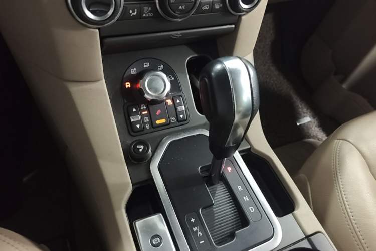 Used Land Rover Discovery 2012 3.0 SDV6 HSE Diesel Version Gear Lever