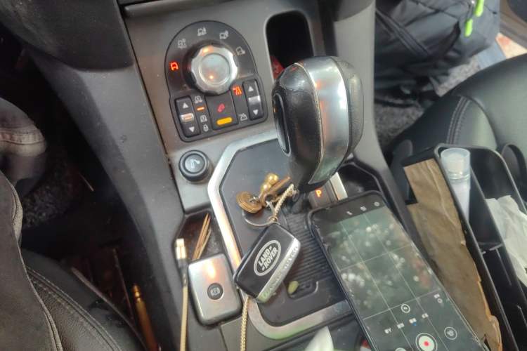 Used Land Rover Discovery 2012 3.0 SDV6 HSE Diesel Version Gear Lever