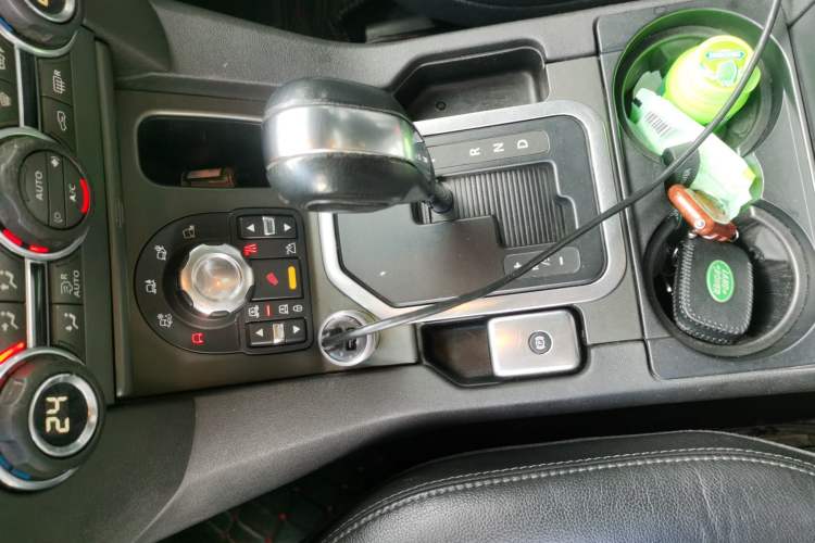 Used Land Rover Discovery 2012 3.0 SDV6 HSE Diesel Version Gear Lever