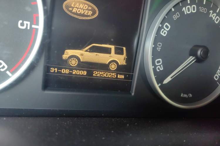 Used Land Rover Discovery 2012 3.0 SDV6 HSE Diesel Version Odometer Close Up