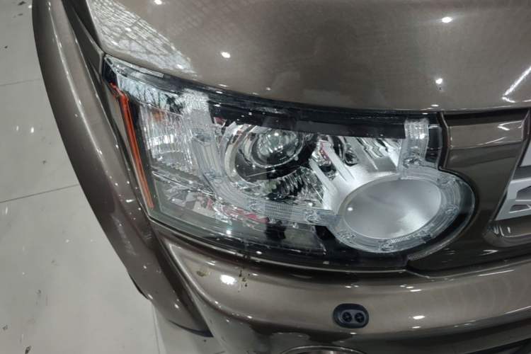 Used Land Rover Discovery 2012 3.0 SDV6 HSE Diesel Version Right Front Headlight