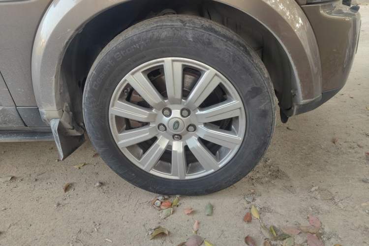 Used Land Rover Discovery 2012 3.0 SDV6 HSE Diesel Version Right Front Wheel Hub