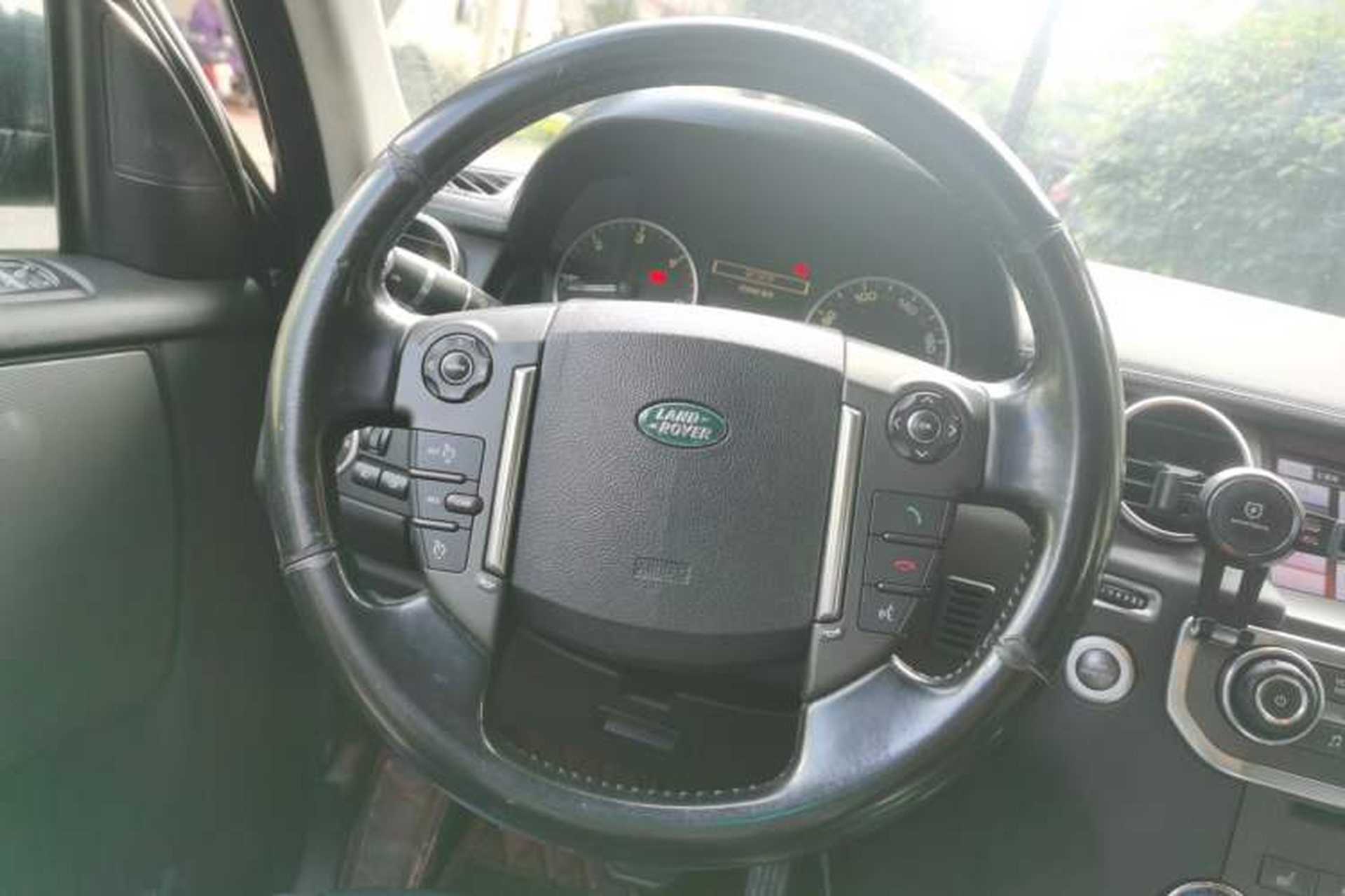 Used Land Rover Discovery 2012 3.0 SDV6 HSE Diesel Version Steering Wheel