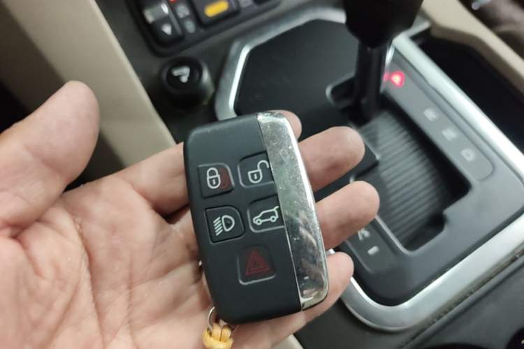 Used Land Rover Discovery 2012 3.0 SDV6 HSE Diesel Version Vehicle Key