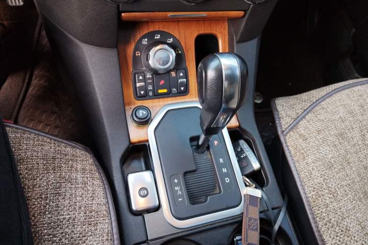 Used Land Rover Discovery 2012 3.0 SDV6 HSE Diesel Version Gear Lever
