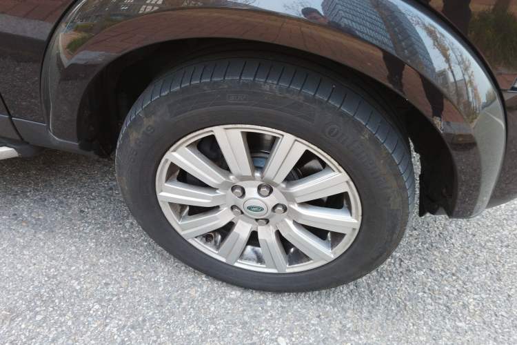 Used Land Rover Discovery 2012 3.0 SDV6 HSE Diesel Version Right Front Wheel Hub