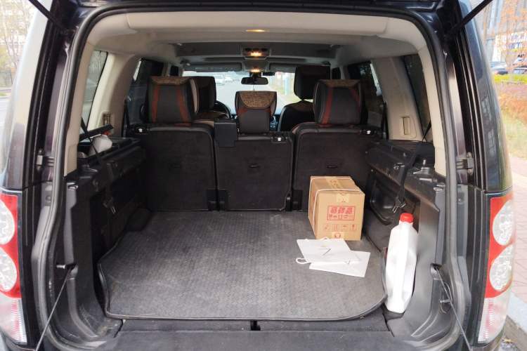 Used Land Rover Discovery 2012 3.0 SDV6 HSE Diesel Version Trunk
