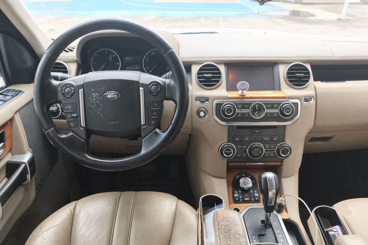 Used Land Rover Discovery 2012 3.0 SDV6 HSE Diesel Version Center Console