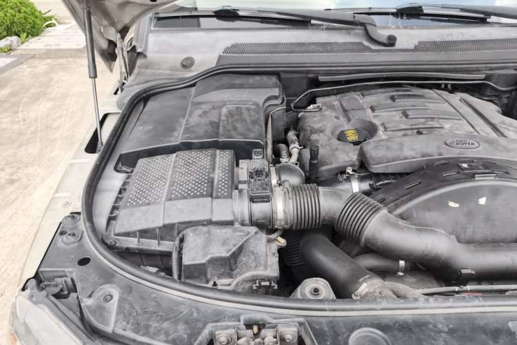 Used Land Rover Discovery 2012 3.0 SDV6 HSE Diesel Version Engine Bay Right