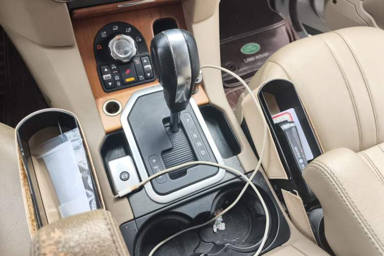 Used Land Rover Discovery 2012 3.0 SDV6 HSE Diesel Version Gear Lever