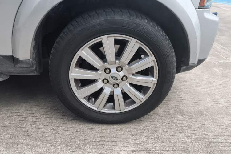 Used Land Rover Discovery 2012 3.0 SDV6 HSE Diesel Version Right Front Wheel Hub