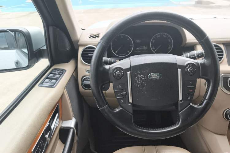 Used Land Rover Discovery 2012 3.0 SDV6 HSE Diesel Version Steering Wheel