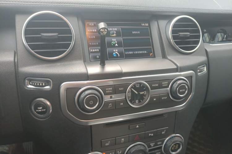 Used Land Rover Discovery 2012 3.0 SDV6 HSE Diesel Version Audio And AC Panel
