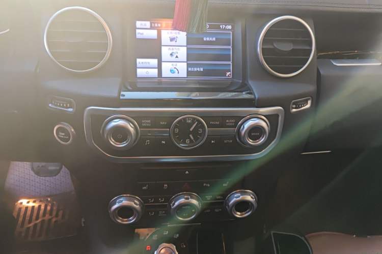 Used Land Rover Discovery 2012 3.0 SDV6 HSE Diesel Version Audio And AC Panel