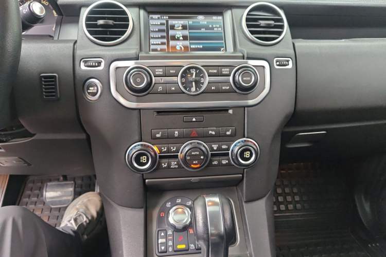 Used Land Rover Discovery 2012 5.0 V8 HSE Audio And AC Panel