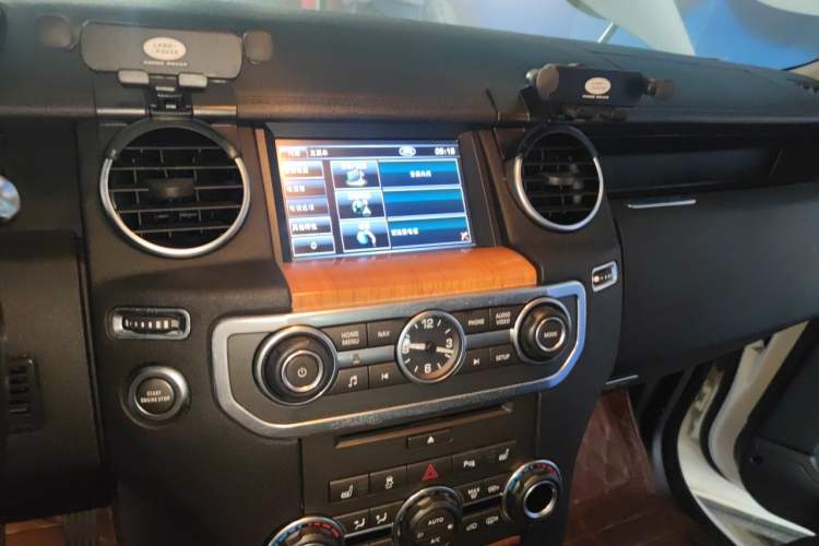 Used Land Rover Discovery 2012 3.0 SDV6 HSE Diesel Version Audio And AC Panel